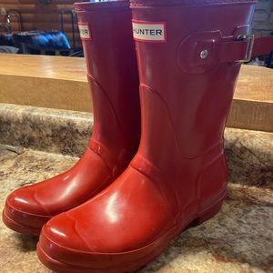 Red size 7 Hunter boots